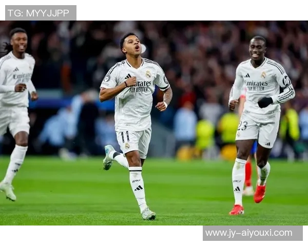 罗德里戈发视频展示在皇马所获奖杯，并配文：我的家